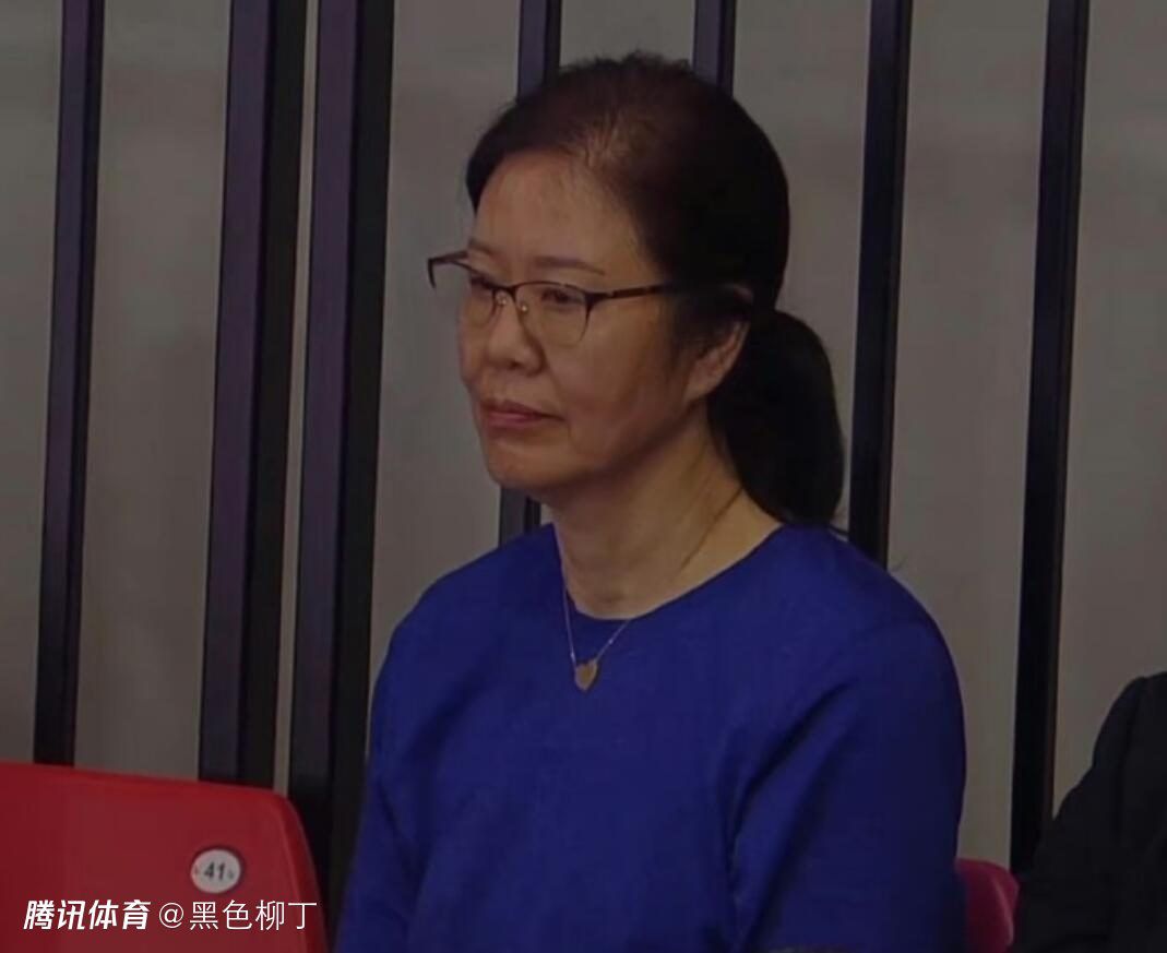 地下室调教喷水爆h多人